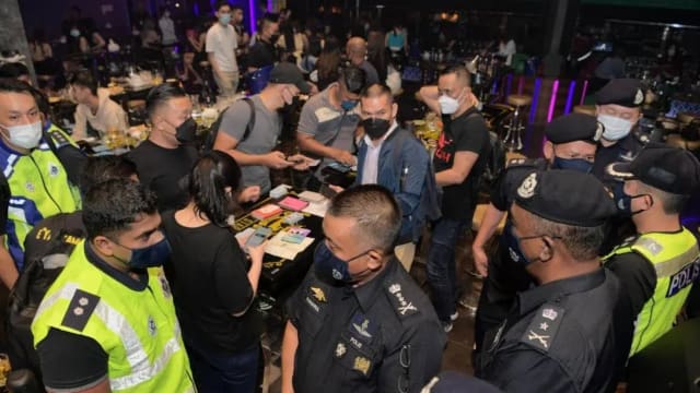 马国夜店偷偷营业 145人被捕包括六新加坡人