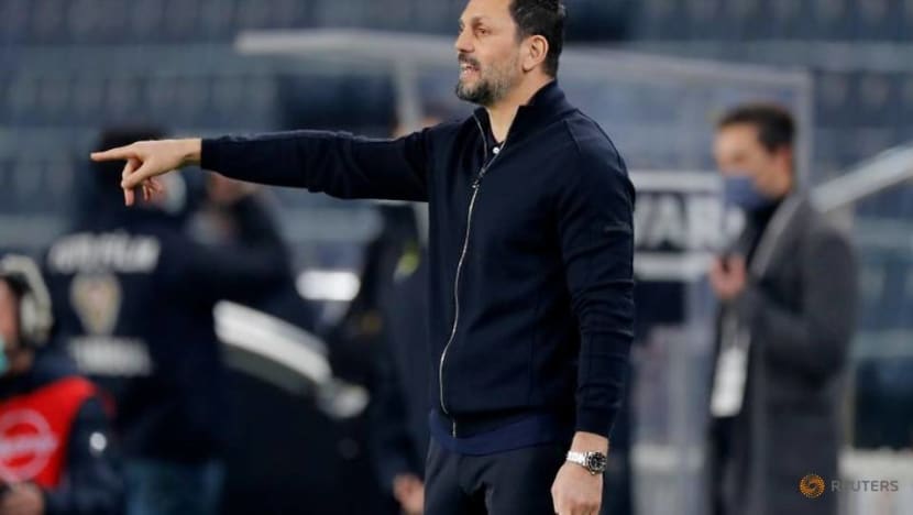 Soccer-Fenerbahce part ways with head coach Bulut Soccer-Fenerbahce part ways with head coach Bulut