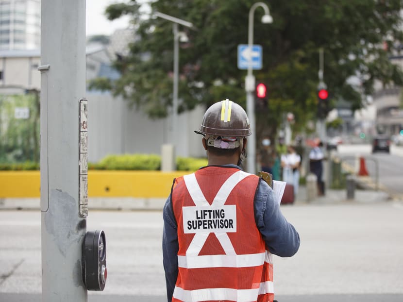 Even with new workers entering, some construction firms said that these workers tend to be unskilled and need to be trained first, and most cannot immediately contribute to ongoing projects.