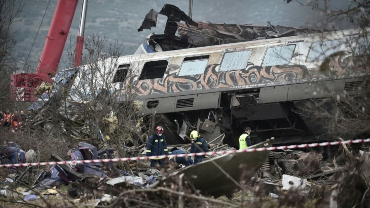 Greek PM blames ‘tragic human error’ for train collision Greek PM blames ‘tragic human error’ for train collision