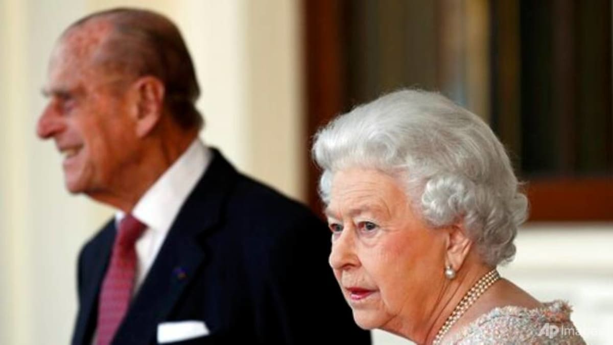 prince-william-urges-public-to-follow-queen-elizabeth-s-example-and-get-covid-19-vaccine