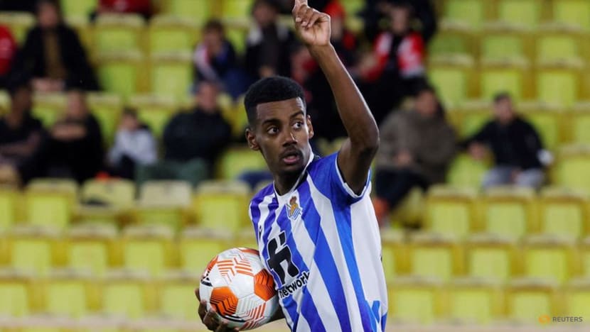 Newcastle hope to sign Isak in time for Wolves trip, says Howe Newcastle hope to sign Isak in time for Wolves trip, says Howe