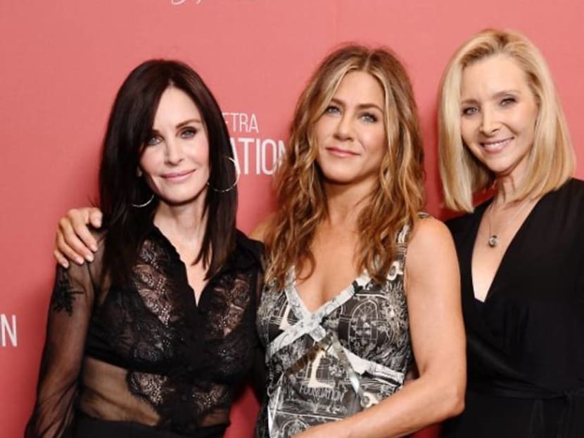 Jennifer Aniston skips awards to hang out with Friends Courteney Cox, Lisa Kudrow