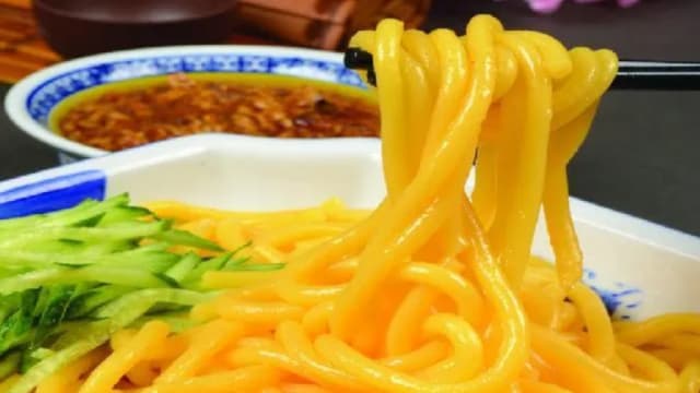 一家九口食用冷冻一年食材七人死    两名幸存者亦宣告不治
