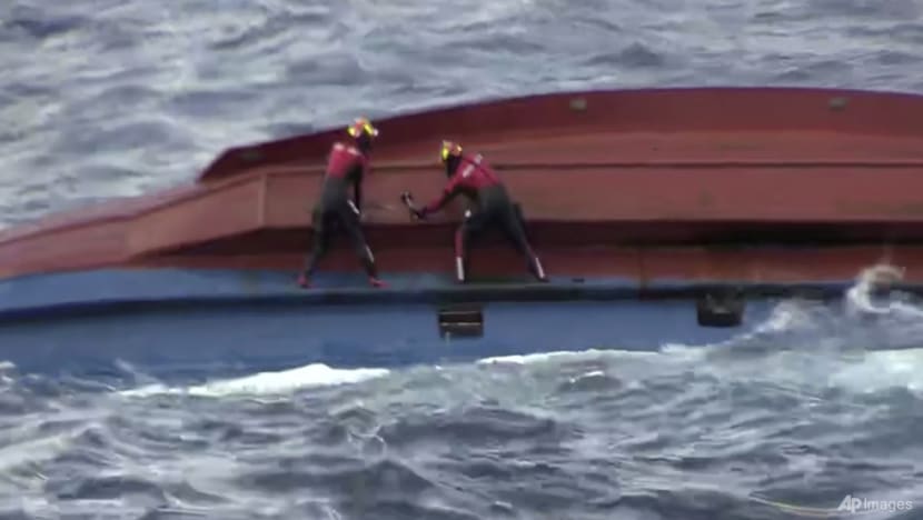 6 missing, a day after ship capsizes off South Korea 6 missing, a day after ship capsizes off South Korea