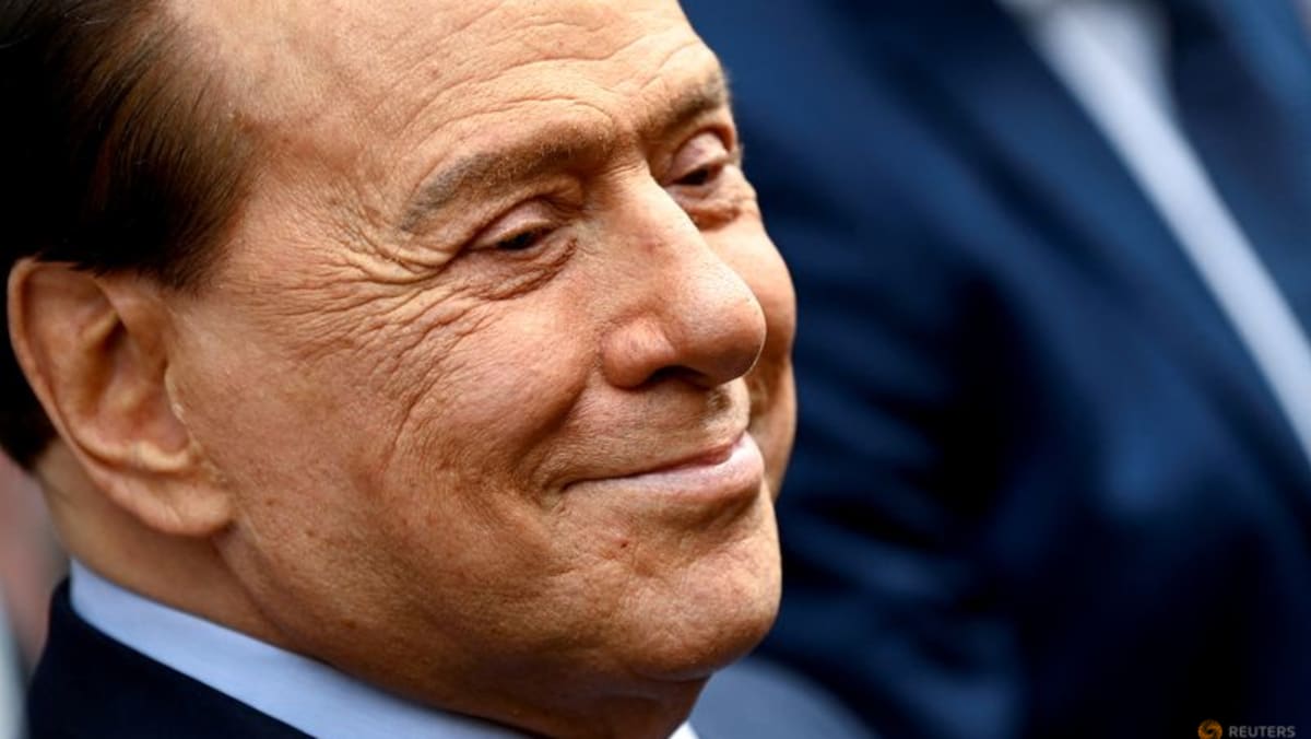 Berlusconi dari Italia memutuskan untuk tidak mencalonkan diri sebagai presiden