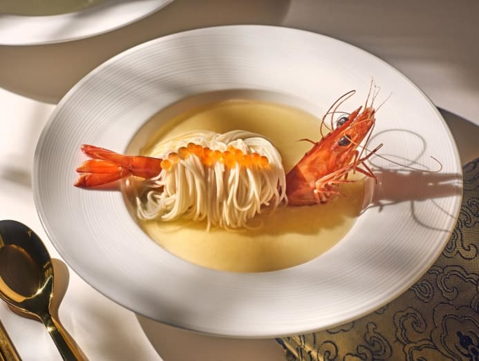 steamed_rice_vermicelli_with_tiger_prawn_and_ikura_on_egg_white