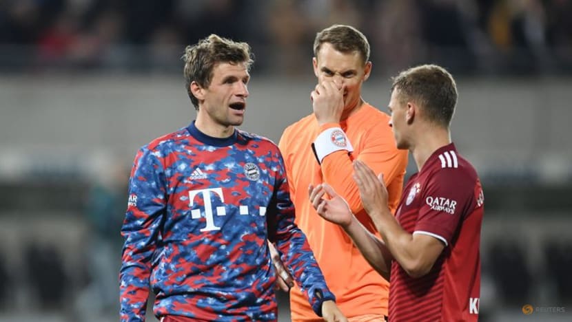 Ten-man Bayern cruise past Fuerth to open up three-point lead Ten-man Bayern cruise past Fuerth to open up three-point lead