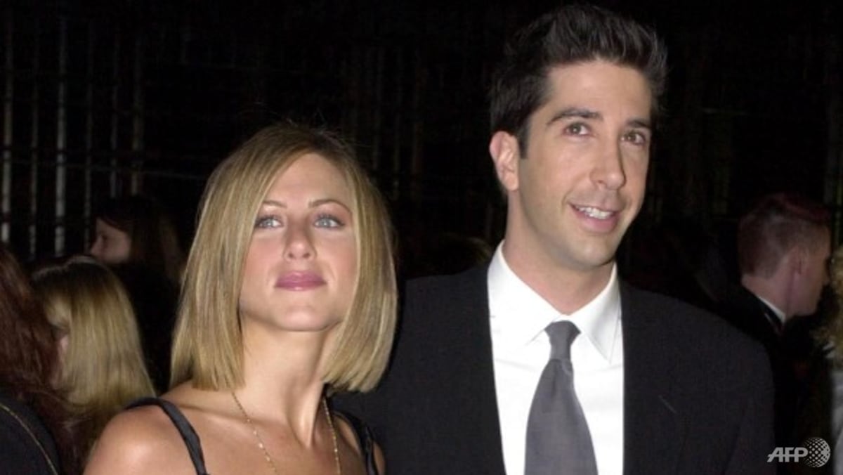 the-one-where-friends-stars-jennifer-aniston-and-david-schwimmer-deny-they-re-dating