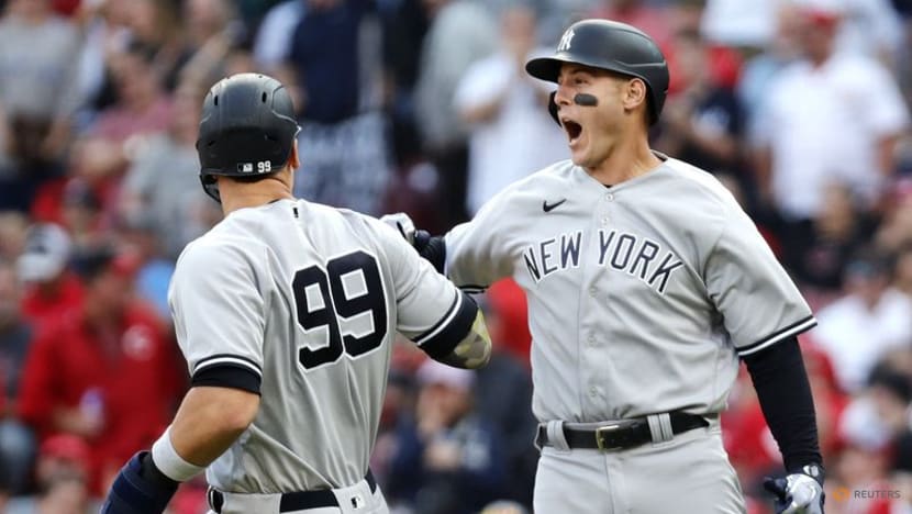 Red Sox rally stuns Yankees