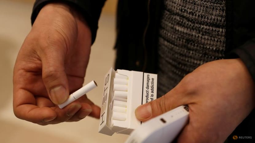 Britain to encourage smokers to swap cigarettes for vapes Britain to encourage smokers to swap cigarettes for vapes