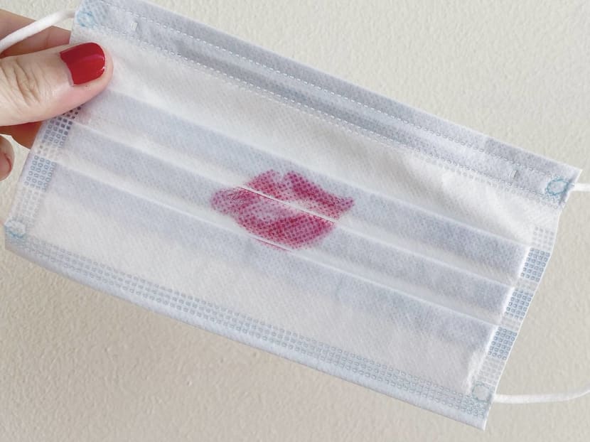 3 Ways To Avoid Lipstick Stains On Your Mask