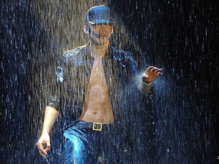 K-pop idol Rain donates his entire Levi's ambassador earnings to support women in need due to COVID-19 K-pop idol Rain donates his entire Levi's ambassador earnings to support women in need due to COVID-19