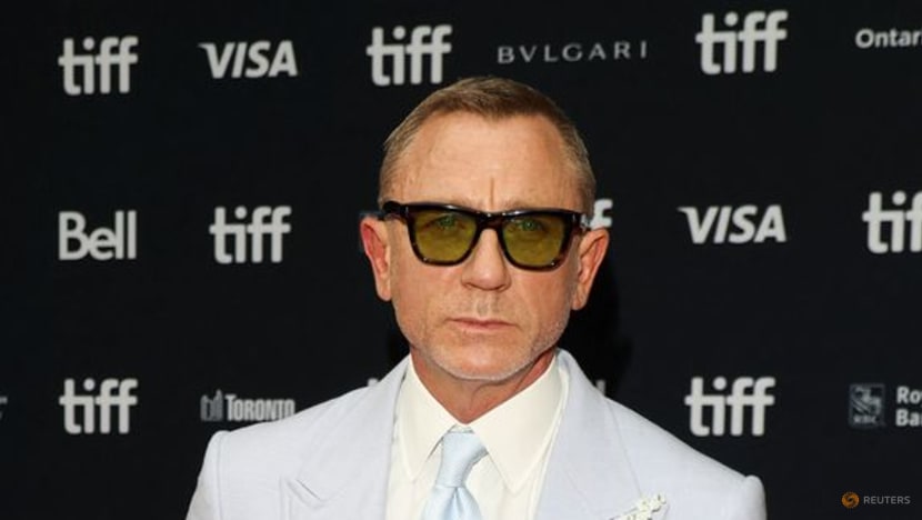 Daniel Craig says 'very lucky' to work with Queen Elizabeth Daniel Craig says 'very lucky' to work with Queen Elizabeth