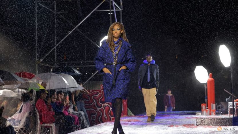 Badgley Mischka, Tommy Hilfiger return to NY Fashion Week live Badgley Mischka, Tommy Hilfiger return to NY Fashion Week live