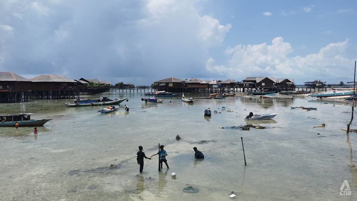 Para gipsi laut Sabah bergulat dengan berkurangnya hasil tangkapan, tenggelamnya kota-kota karena perubahan iklim mengancam cara hidup
