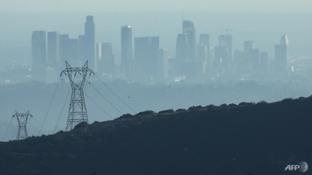 California Selatan memberlakukan aturan kabut asap baru di kilang
