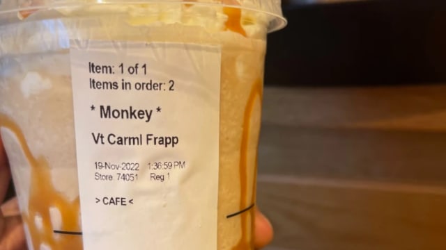 在杯子上把顾客名字写成“猴子” 美国星巴克职员被停职