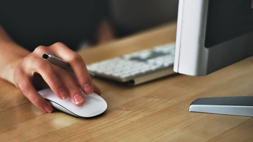 Swiss researchers use typing, mouse clicks to detect office stress Swiss researchers use typing, mouse clicks to detect office stress