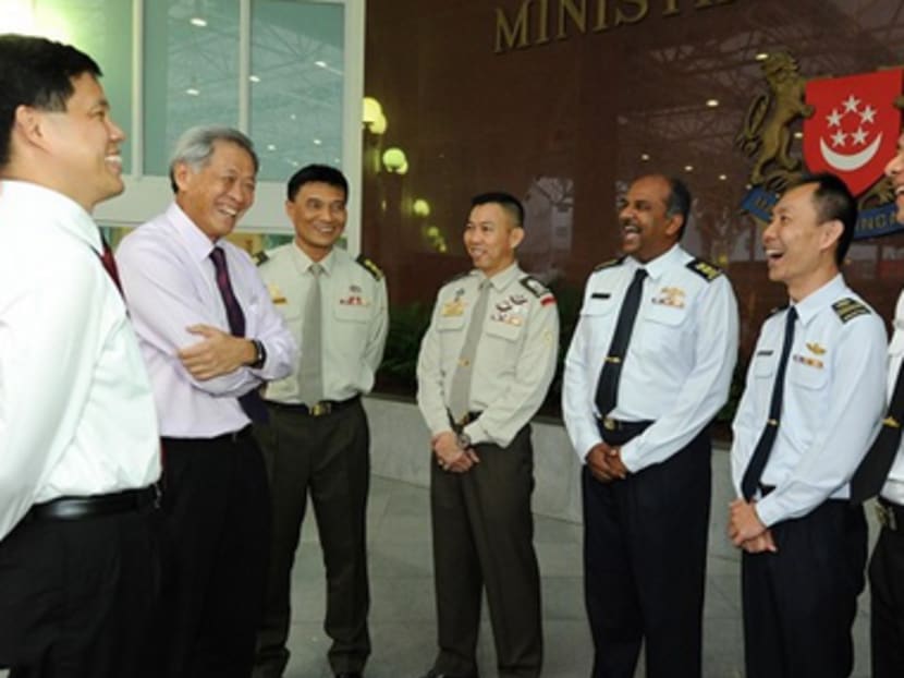 Defence Minister Ng Eng Hen (2nd L) with some of the SAF personnel who were promoted. With him is Second Minister for Defence Chan Chun Sing (extreme left) Photo: MINDEF
