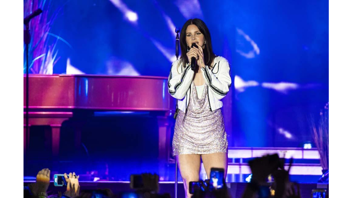Lana Del Rey to play Glastonbury's Pyramid Stage 8days