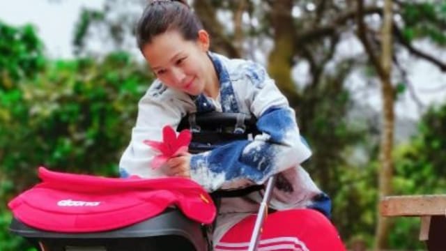 蔡少芬一家五口定居香港　强调没在上海卖房