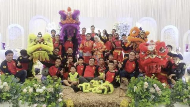舞狮现身马来族婚礼 展示多元家庭特色