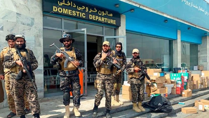 Polis Afghanistan kembali bekerja bersama Taliban di lapangan terbang