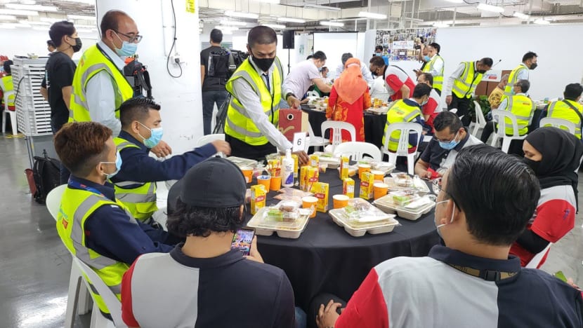 Kakitangan SingPost diberi penghargaan atas dedikasi sepanjang pandemik Kakitangan SingPost diberi penghargaan atas dedikasi sepanjang pandemik