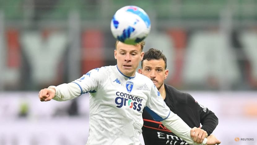 Spezia sign Poland midfielder Zurkowski on loan from Fiorentina