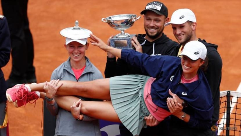Tennis: Swiatek demolishes Pliskova to claim Rome crown Tennis: Swiatek demolishes Pliskova to claim Rome crown
