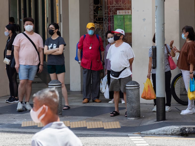 Singapore's resident population declined by 1.4 per cent to 3.99 million in June 2021, down from 4.04 million a year ago. Singapore's resident population declined by 1.4 per cent to 3.99 million in June 2021, down from 4.04 million a year ago.