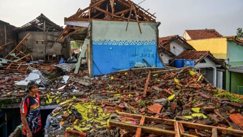 Badan meteorologi selidiki angin kencang 'tornado' di Jawa Barat 