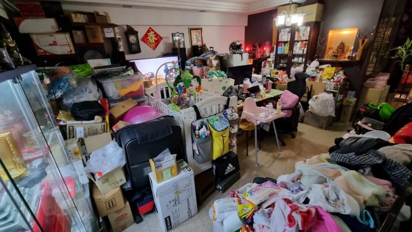 This 4-Room Flat Is So Cluttered With Stuff, The Homeowners Forgot They Had Full-Length Windows At Home