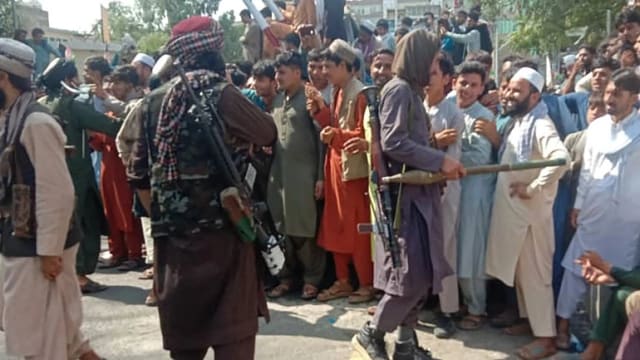 阿富汗第五大城民众抗议 塔利班士兵朝人群开枪造成多人死伤