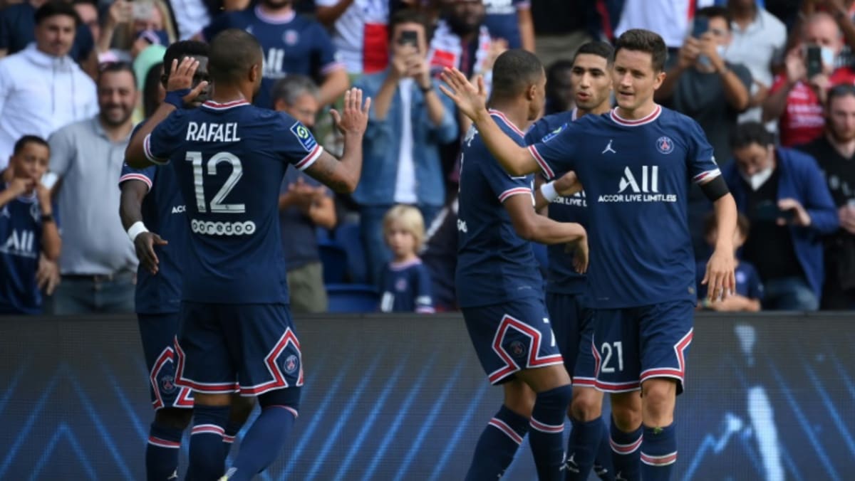 Sepak Bola: Dua gol Herrera membantu PSG tetap sempurna di Ligue 1