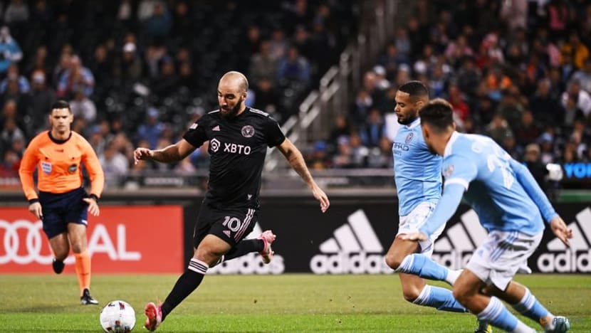 Soccer-Higuain's 'dream is over' as Argentine brings curtain down on career Soccer-Higuain's 'dream is over' as Argentine brings curtain down on career