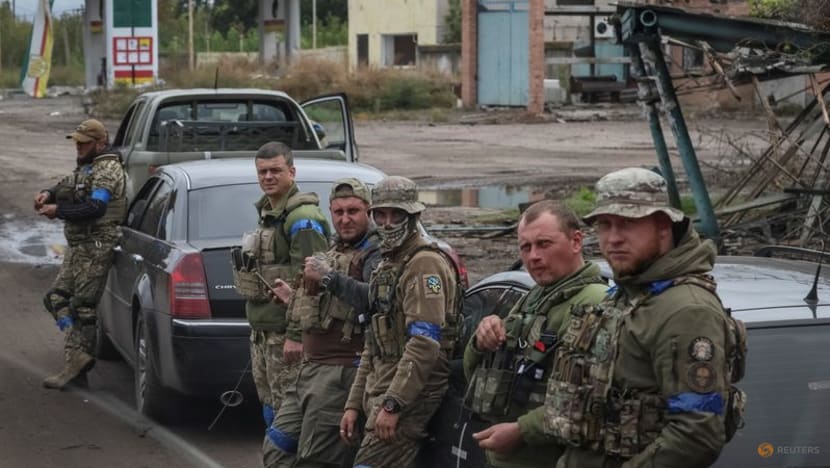Ukraine leader promises victory during frontline town visit as Russia digs in Ukraine leader promises victory during frontline town visit as Russia digs in