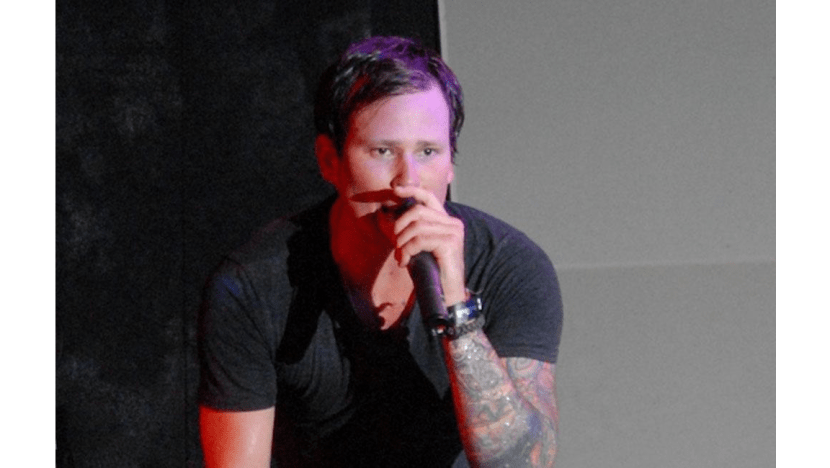 Tom DeLonge files for divorce Tom DeLonge files for divorce