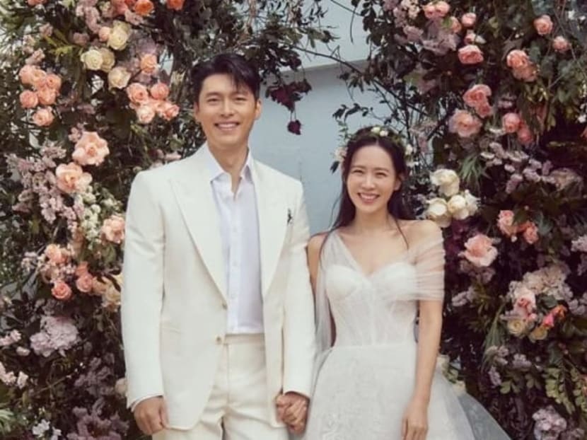 Newlyweds Hyun Bin and Son Ye-jin spotted heading to LA for their honeymoon Newlyweds Hyun Bin and Son Ye-jin spotted heading to LA for their honeymoon