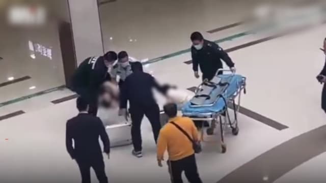 中国儿童从商场四楼坠亡 商场回应：是一场意外