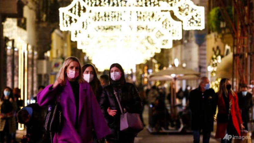 WHO urges masks at Christmas fearing new Europe COVID-19 surge WHO urges masks at Christmas fearing new Europe COVID-19 surge
