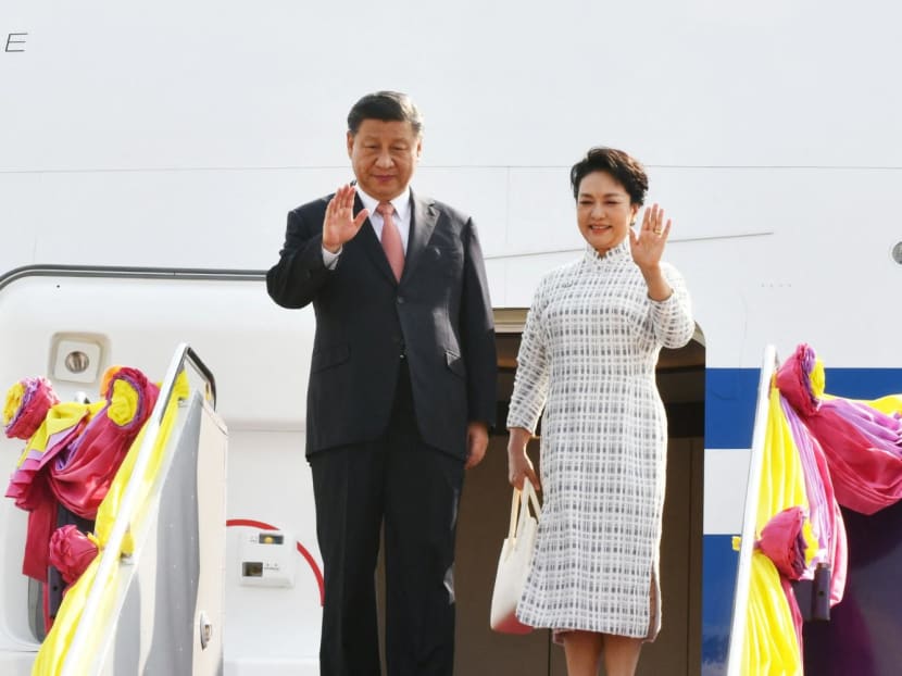 China's President Xi Jinping and his wife Peng Liyuan arrive for the Apec Summit 2022 at Bangkok's Suvarnabhumi International Airport, Thailand on November 17, 2022. 