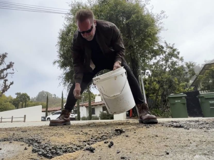 Fed up by pothole in his Los Angeles neighbourhood, Arnold Schwarzenegger fills it himself