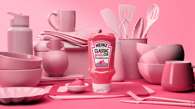 这次真的“芭比Q”！Heinz和Mattel联名推出Barbie粉红色烧烤酱