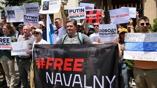 俄罗斯反对派领袖纳瓦尔尼支持者上街游行 百多人被捕 