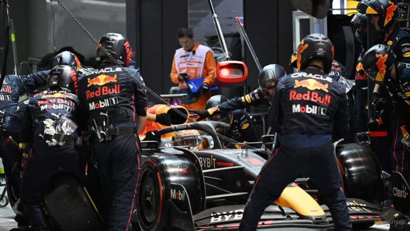 Verstappen shows his frustration even with one hand on title Verstappen shows his frustration even with one hand on title