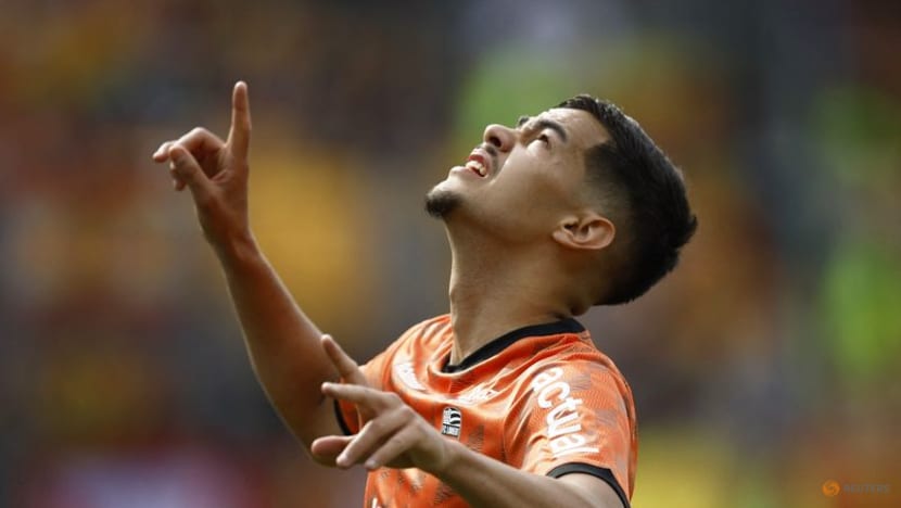 Bournemouth sign midfielder Faivre from Lyon