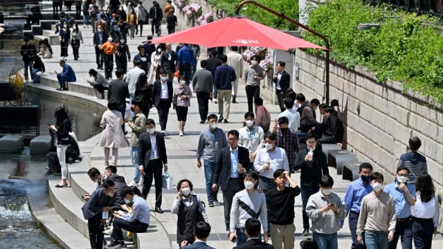 韩国宣布下周一起 全面解除户外戴口罩的冠病防疫措施