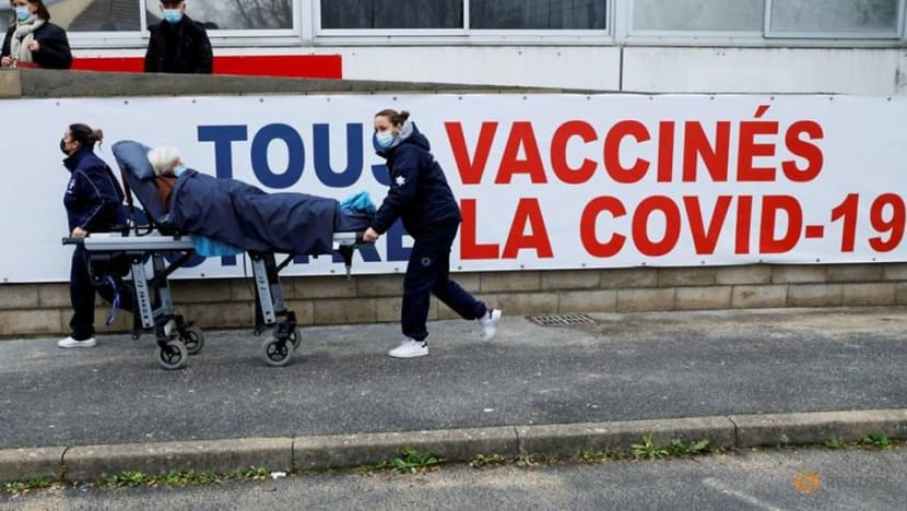 France reports 412 more COVID-19 deaths, new cases steady on previous week